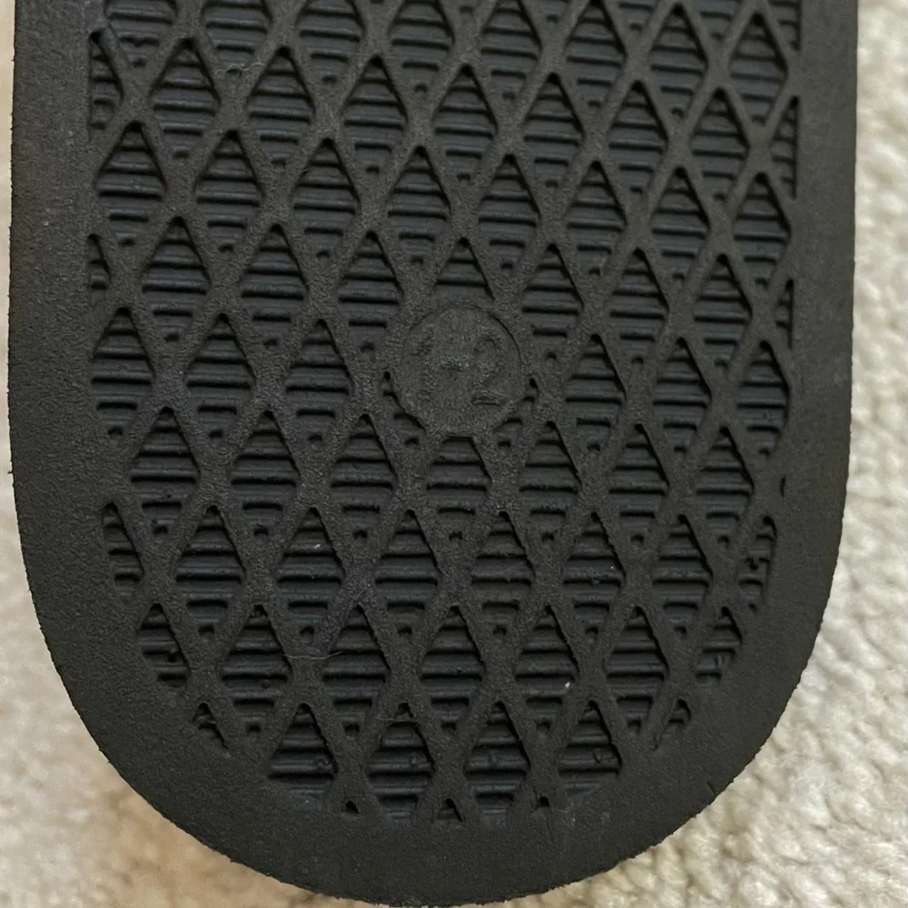 Old Navy Youth 1/2 Black Slides